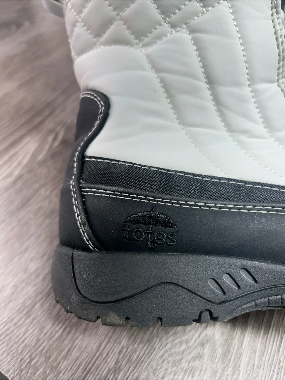 Totes Women’s Insulated Winter Snow Boots - White/Black